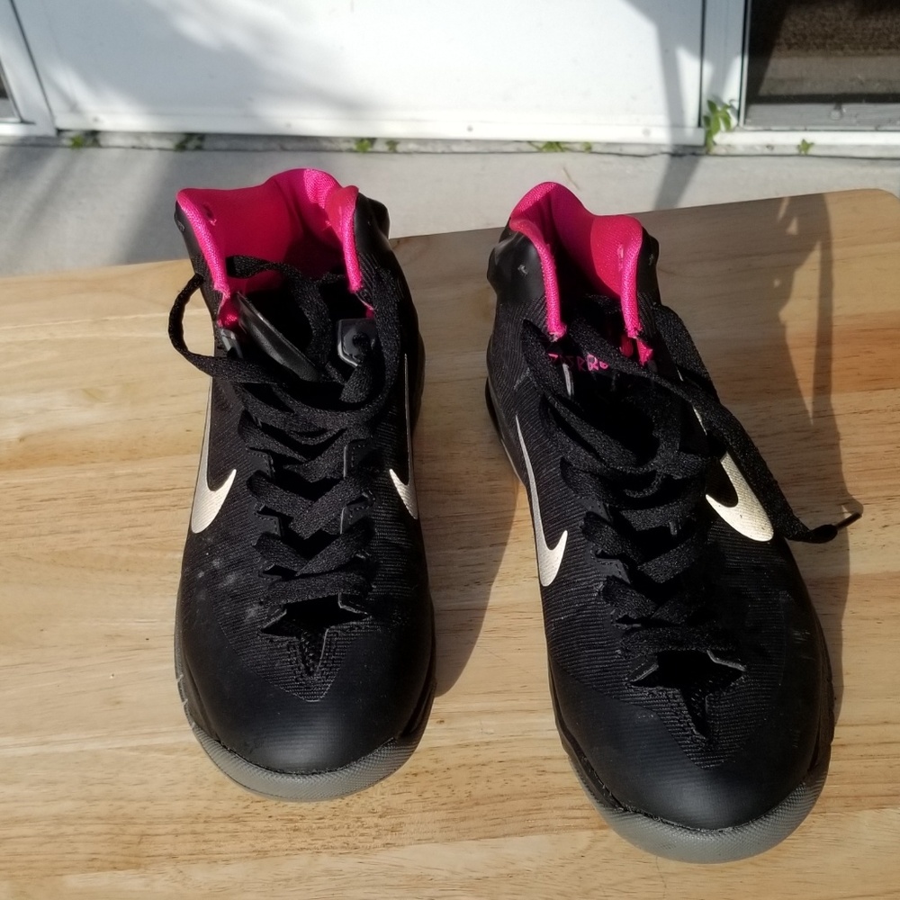Nikes - Picture 3 of 5